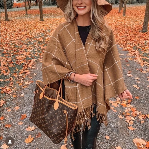 Abercrombie and Fitch Poncho - Picture 1 of 6